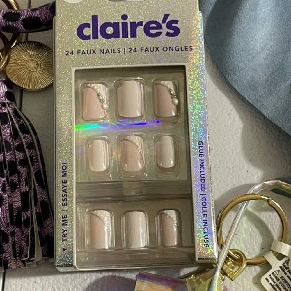 Claire's Stylish Hair Accessories‎ & Jewelry Bundle